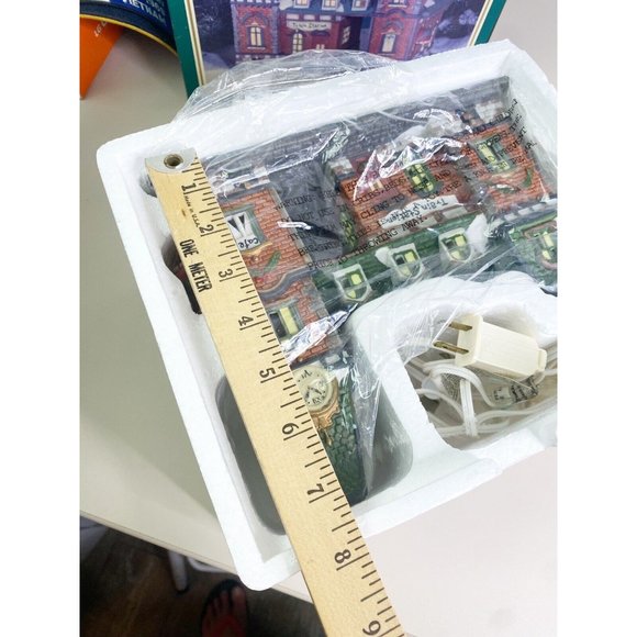 Dickens Collectibles Train Station & Cafe 1998 Lighted Porcelain Building In Box - Picture 8 of 9